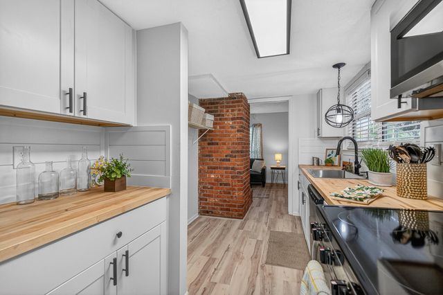 16 NW Cinderella Lane, Fort Walton Beach, FL 32547