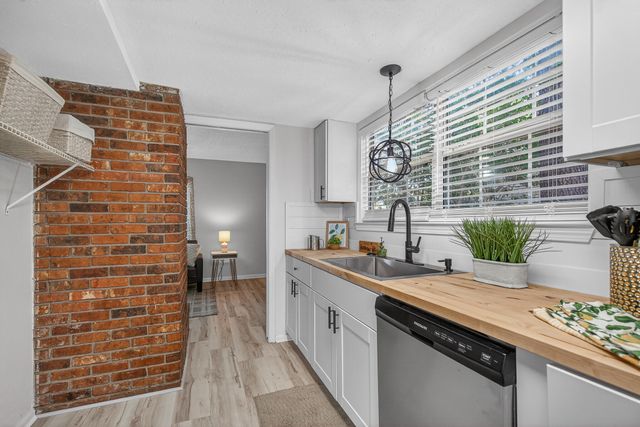 16 NW Cinderella Lane, Fort Walton Beach, FL 32547