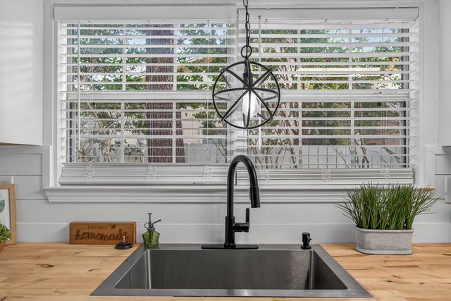 16 NW Cinderella Lane, Fort Walton Beach, FL 32547