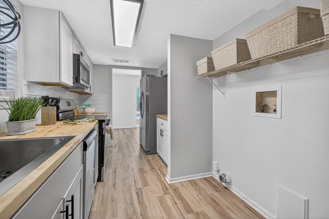 16 NW Cinderella Lane, Fort Walton Beach, FL 32547