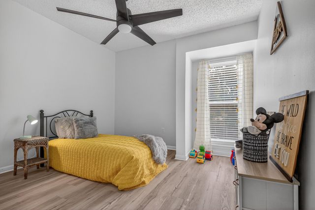 16 NW Cinderella Lane, Fort Walton Beach, FL 32547