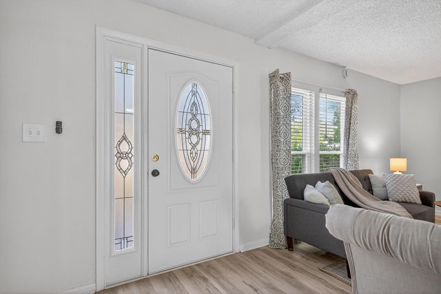 16 NW Cinderella Lane, Fort Walton Beach, FL 32547