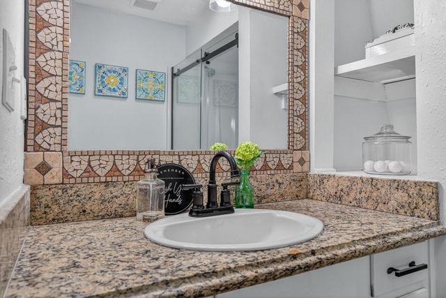 16 NW Cinderella Lane, Fort Walton Beach, FL 32547