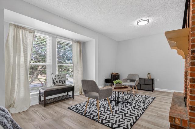 16 NW Cinderella Lane, Fort Walton Beach, FL 32547