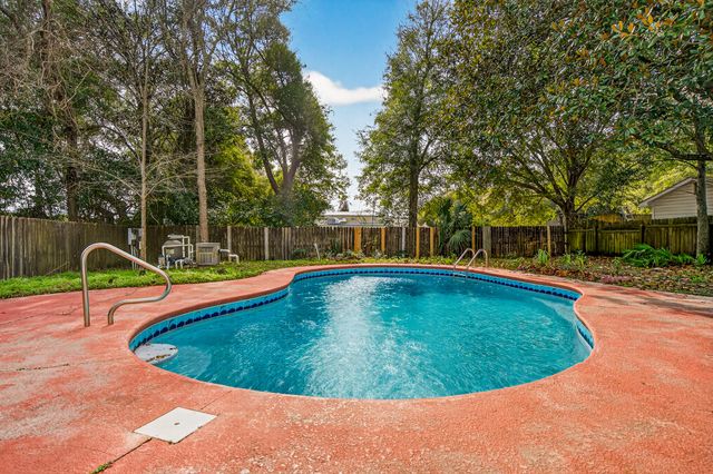 16 NW Cinderella Lane, Fort Walton Beach, FL 32547