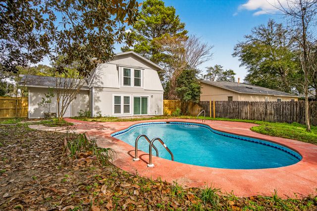 16 NW Cinderella Lane, Fort Walton Beach, FL 32547