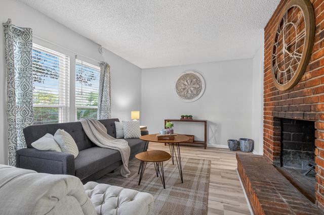 16 NW Cinderella Lane, Fort Walton Beach, FL 32547