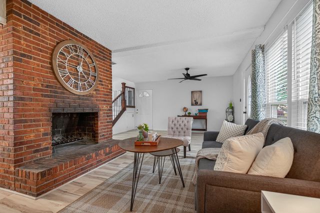 16 NW Cinderella Lane, Fort Walton Beach, FL 32547