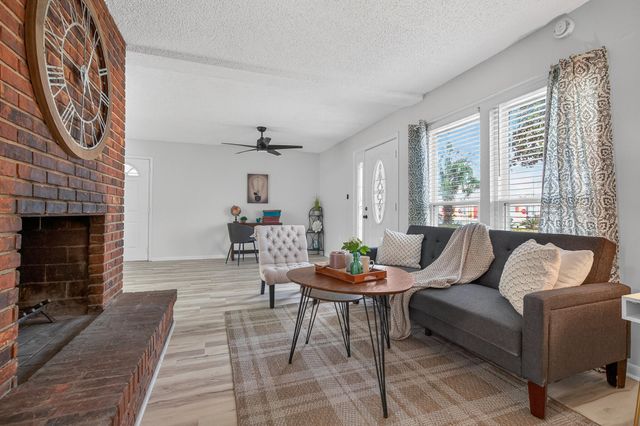 16 NW Cinderella Lane, Fort Walton Beach, FL 32547