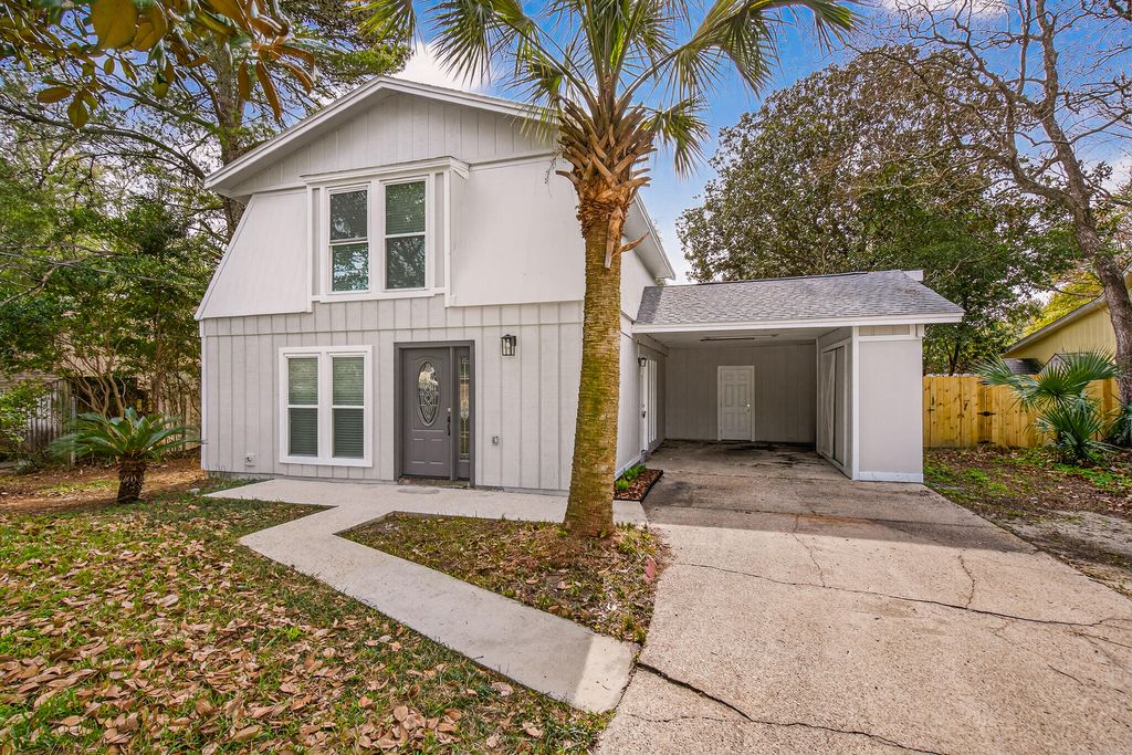 16 NW Cinderella Lane, Fort Walton Beach, FL 32547