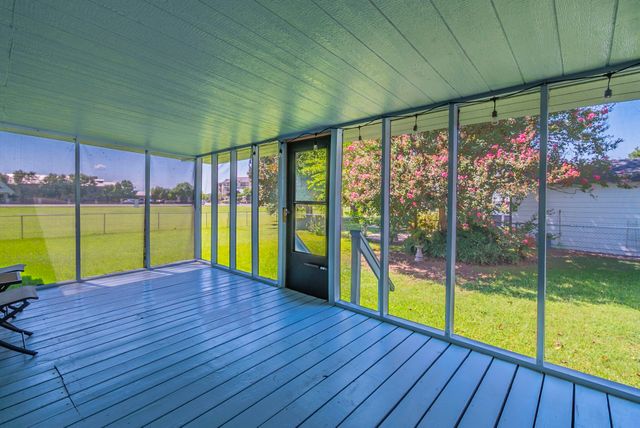 203 Harbor View Court, Granbury, TX 76048