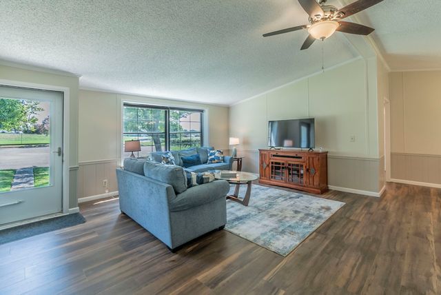 203 Harbor View Court, Granbury, TX 76048