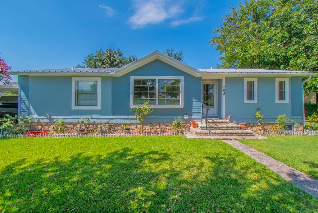 203 Harbor View Court, Granbury, TX 76048