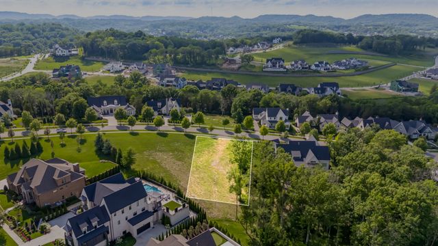 8568 Heirloom Blvd, College Grove, TN 37046