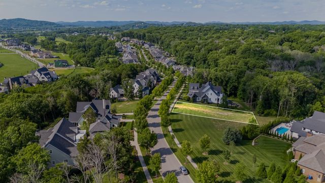 8568 Heirloom Blvd, College Grove, TN 37046
