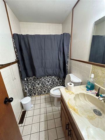 425 NW Walker Street, Gentry, AR 72734