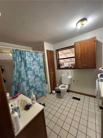 425 NW Walker Street, Gentry, AR 72734