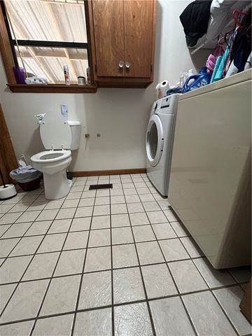 425 NW Walker Street, Gentry, AR 72734