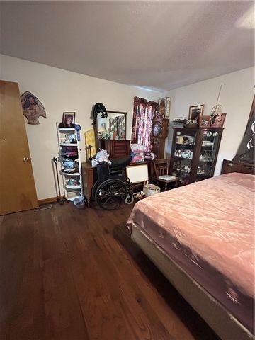 425 NW Walker Street, Gentry, AR 72734