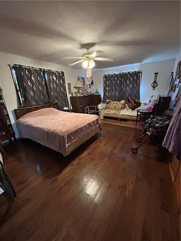 425 NW Walker Street, Gentry, AR 72734