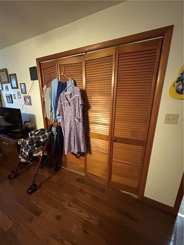 425 NW Walker Street, Gentry, AR 72734