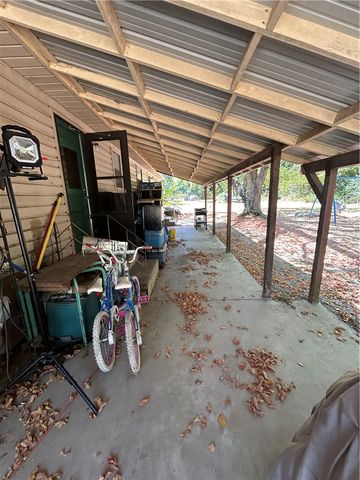 425 NW Walker Street, Gentry, AR 72734