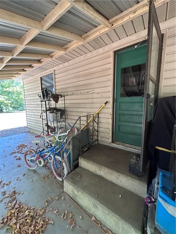 425 NW Walker Street, Gentry, AR 72734