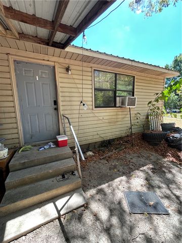 425 NW Walker Street, Gentry, AR 72734