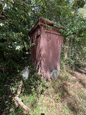 425 NW Walker Street, Gentry, AR 72734