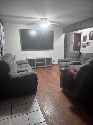 425 NW Walker Street, Gentry, AR 72734