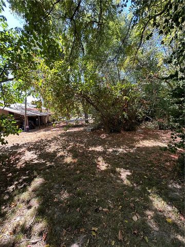 425 NW Walker Street, Gentry, AR 72734