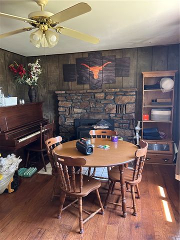 425 NW Walker Street, Gentry, AR 72734