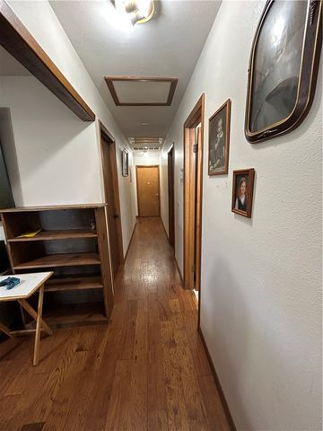 425 NW Walker Street, Gentry, AR 72734