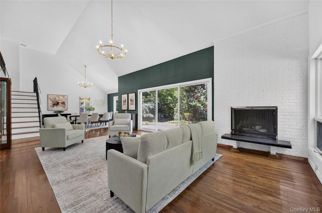 4 Waring Drive, Manhasset, NY 11030