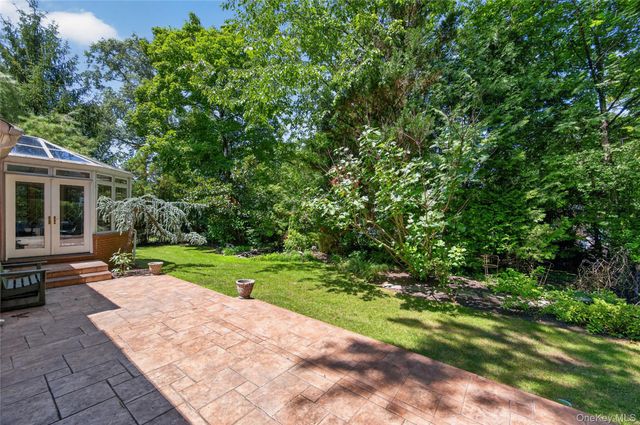 4 Waring Drive, Manhasset, NY 11030