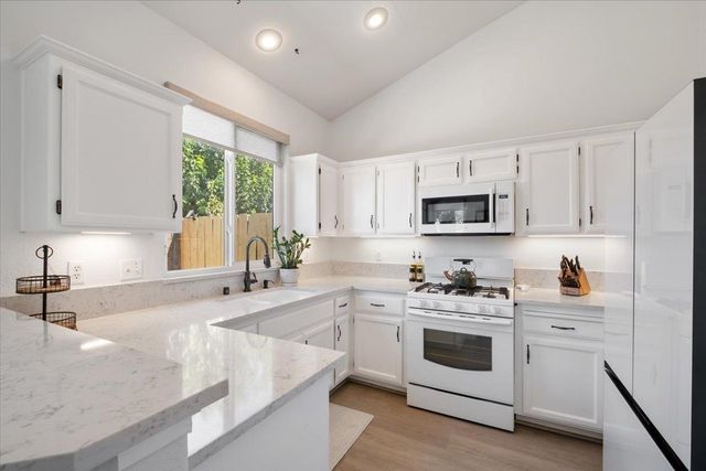 173 Cornstone Way, Manteca, CA 95336