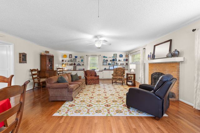 2810 Tanglewood Drive, Commerce, TX 75428