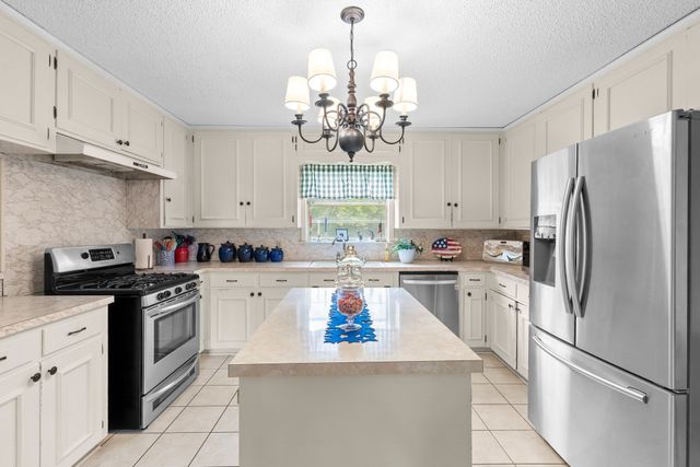 2810 Tanglewood Drive, Commerce, TX 75428