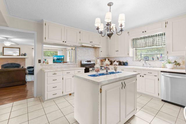2810 Tanglewood Drive, Commerce, TX 75428