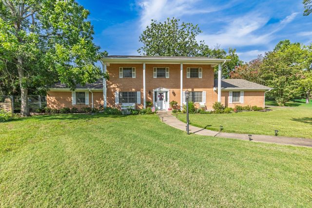 2810 Tanglewood Drive, Commerce, TX 75428