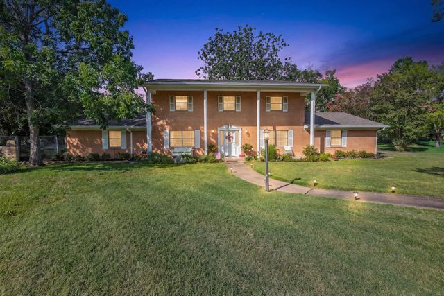 2810 Tanglewood Drive, Commerce, TX 75428