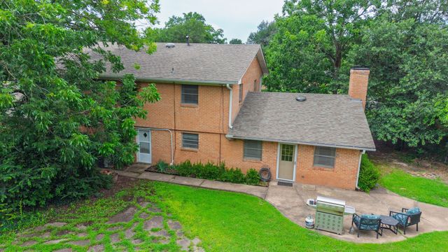 2810 Tanglewood Drive, Commerce, TX 75428