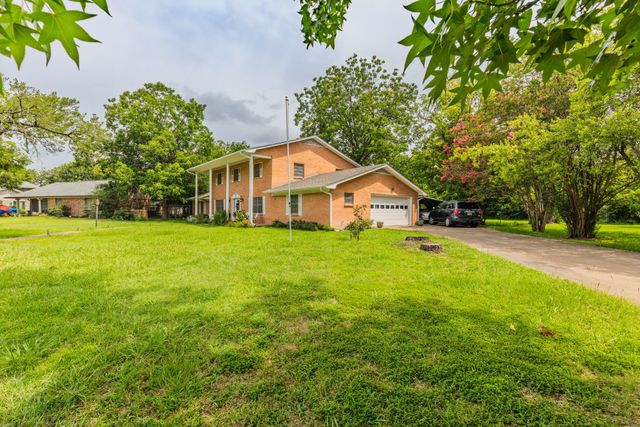 2810 Tanglewood Drive, Commerce, TX 75428