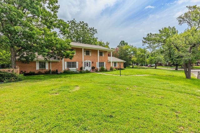 2810 Tanglewood Drive, Commerce, TX 75428