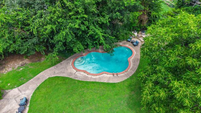 2810 Tanglewood Drive, Commerce, TX 75428