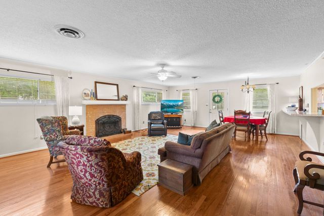2810 Tanglewood Drive, Commerce, TX 75428
