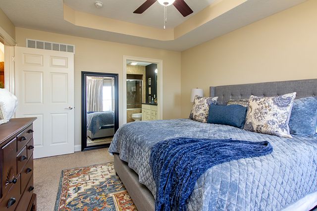 1716 Stone Gate Circle, Davenport, IA 52807