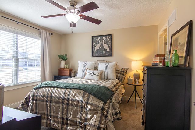 1716 Stone Gate Circle, Davenport, IA 52807