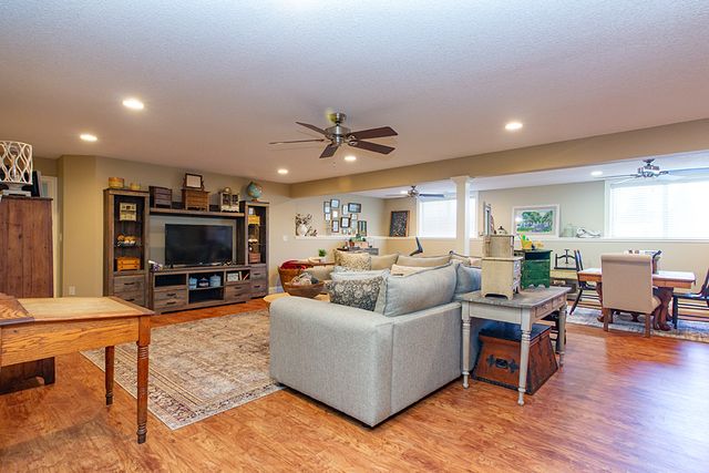 1716 Stone Gate Circle, Davenport, IA 52807