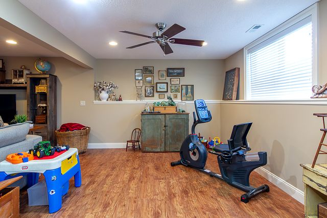 1716 Stone Gate Circle, Davenport, IA 52807